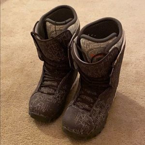 Thirty two Ultra light snowboarding boots